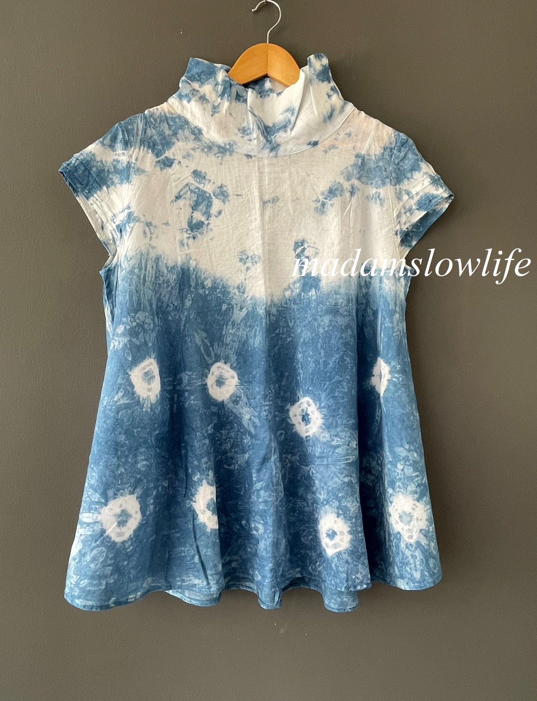 เสื้อคอพับ A คอตตอน 100% เนื้อนิ่ม ย้อมและพิมพ์มือสีปลอดสารพิษ มีให้เลือก4สี