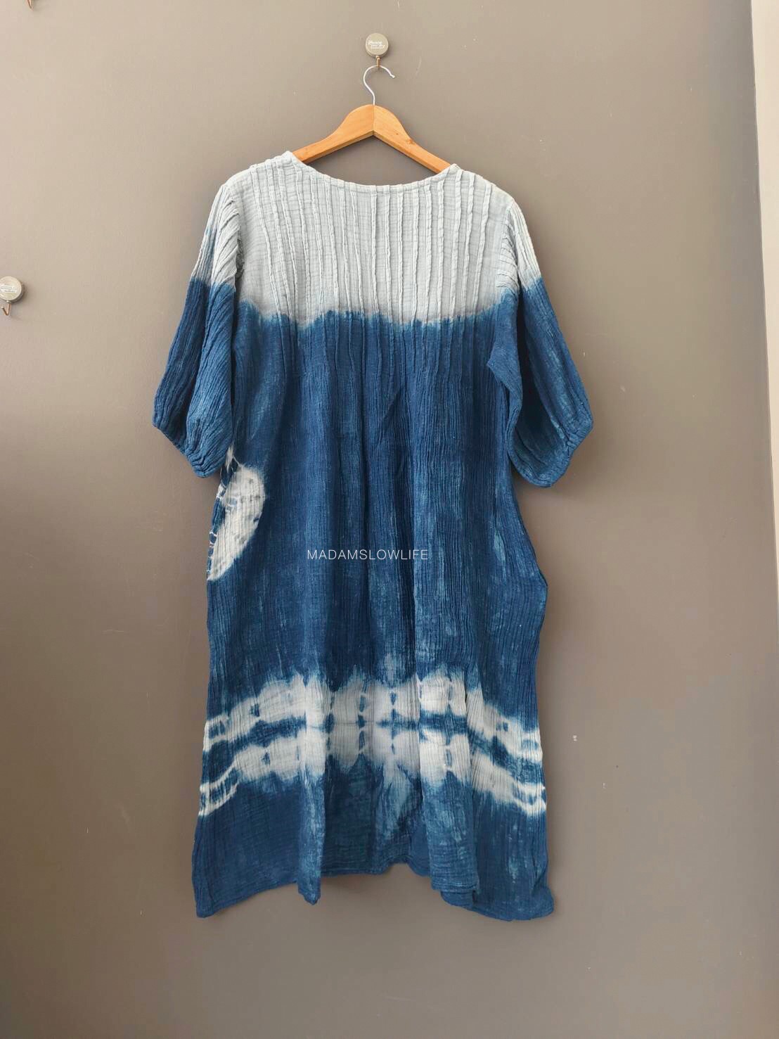 เดรสผู้หญิงแขนบอลลูน มัดย้อมสีคราม Size: F