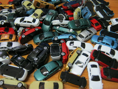 รถจิ๋ว สเกล 1:200 คละสี / 25 คัน