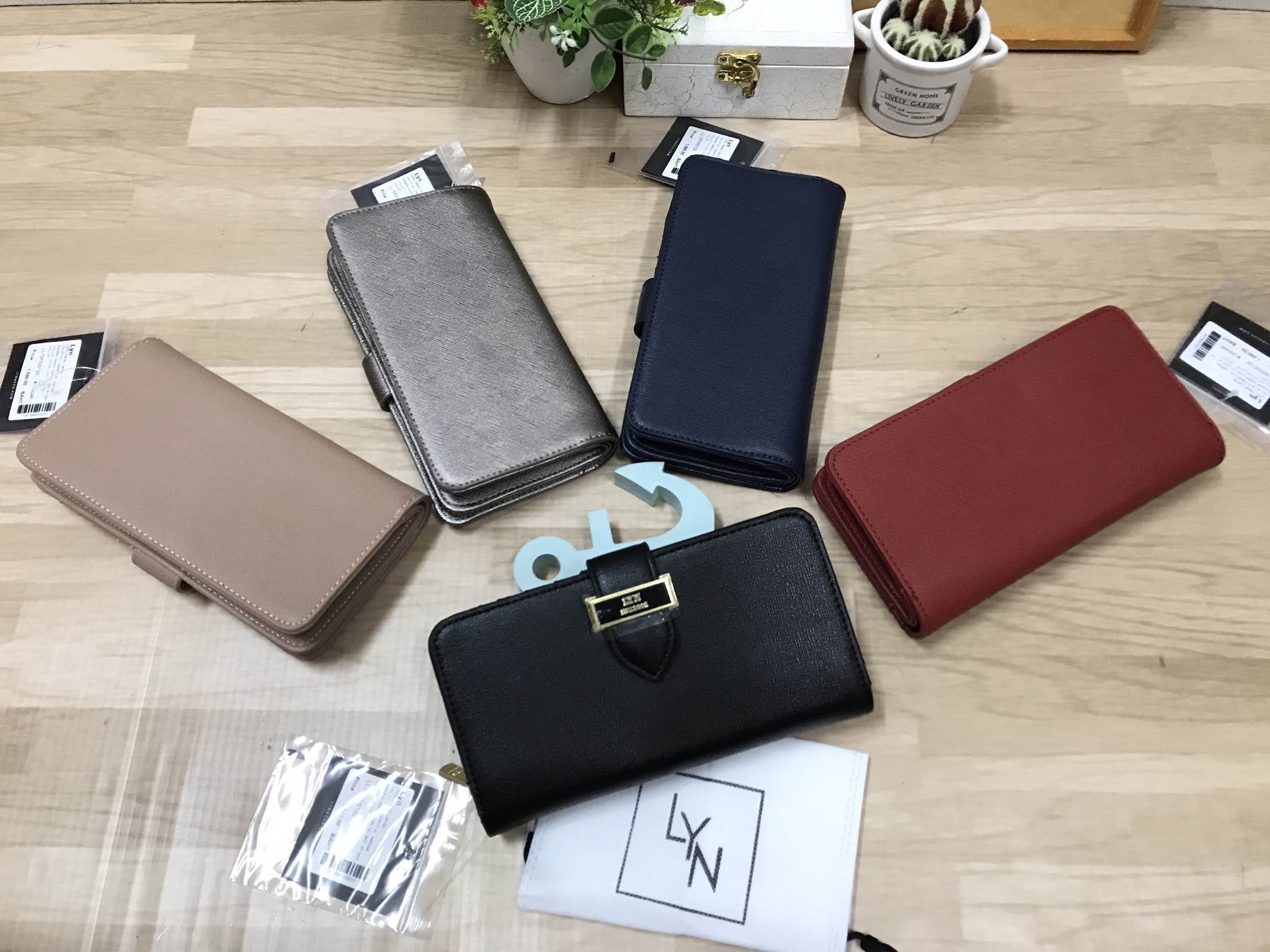 LYN JACKLE Long Wallet