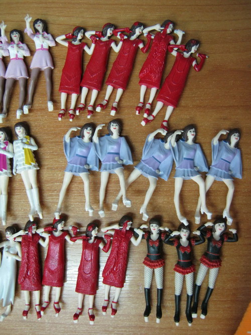 ฟิคเกอร์นักร้องสาว ขนาด 5 ซ.ม. ชุด 10 ตัว (งานญี่ปุ่น)