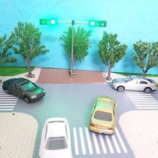 ชุดสัญญาณไฟจราจร สองแขน 1 ชุด (HO/OO Scale) - pre-order