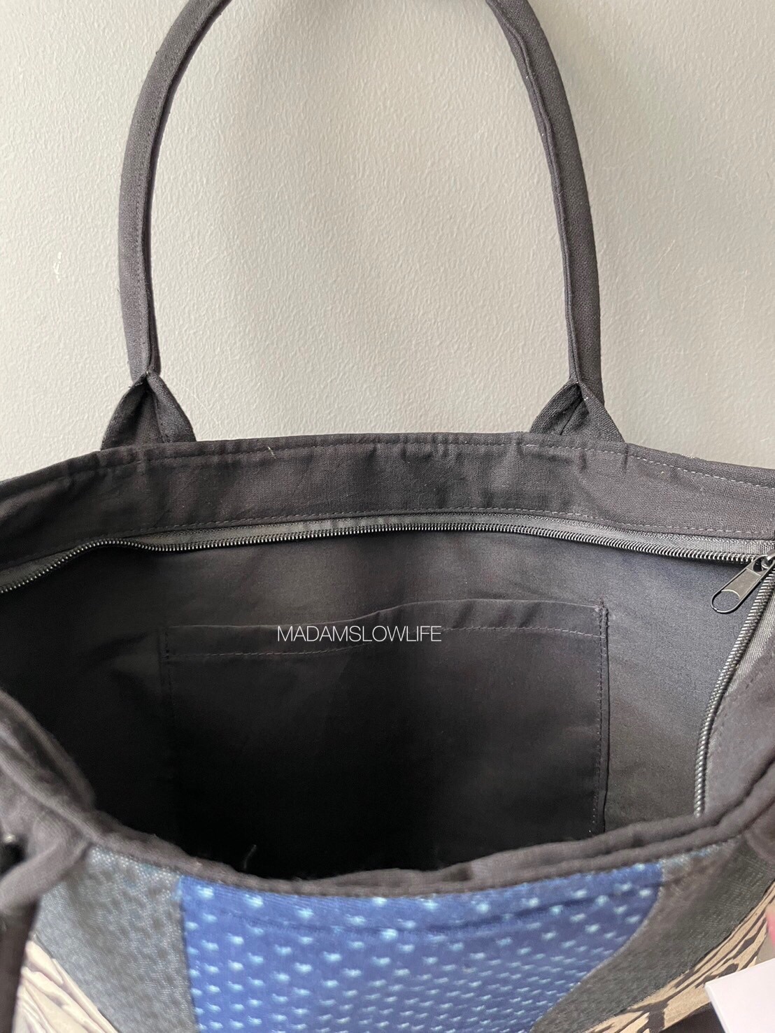 กระเป๋าผ้า กว้าง 15 นิ้ว สูง 12 นิ้ว ก้นขยาย 4.5 นิ้ว