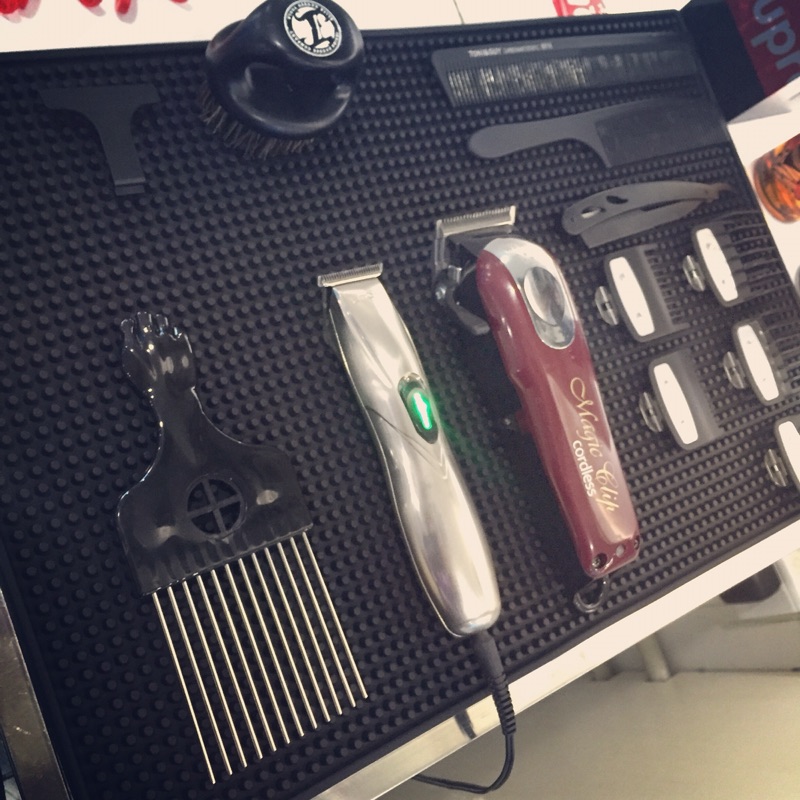 แผ่นวางรองอุปกรณ์ตัดผม VOLK