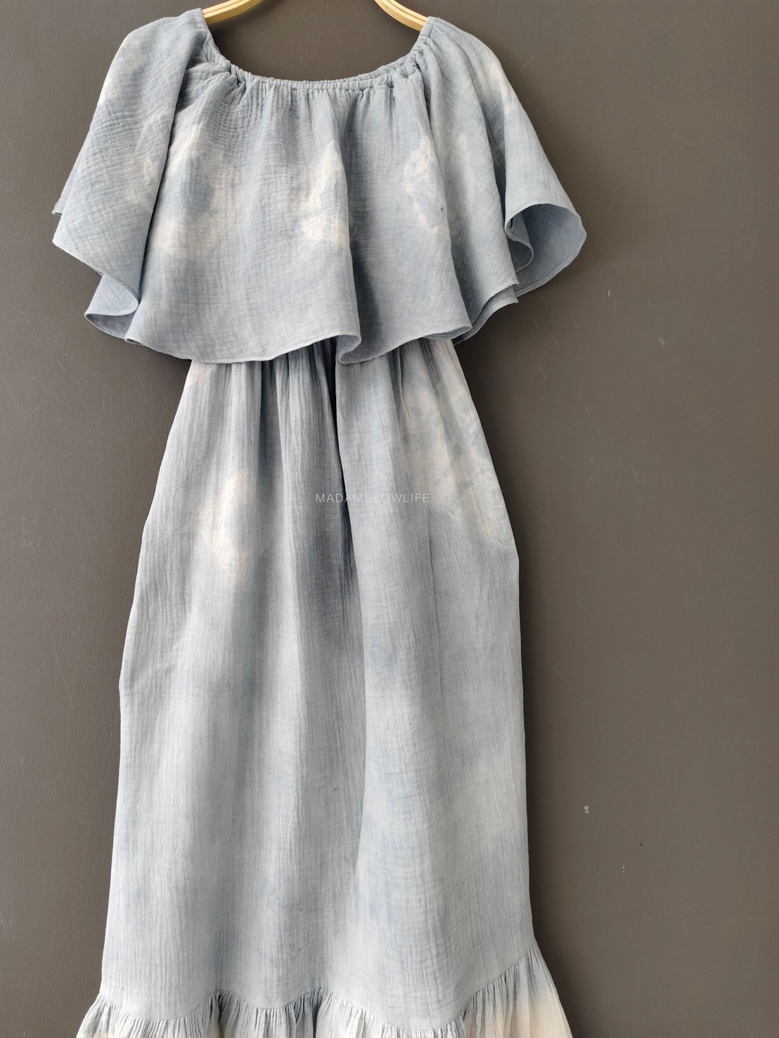 ชุดเดรสทรงคุณหนูให้ลุคน่ารัก มัดย้อมสีเทาธรรมชาติ Size: F