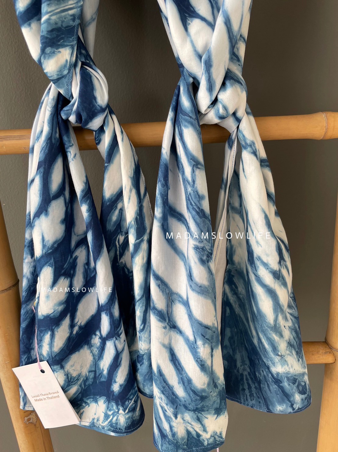 ผ้าพันคอ เนื้อผ้าเรย่อนพรีเมียม กว้าง 50 เซนติเมตร ยาว 130 เซนติเมตร