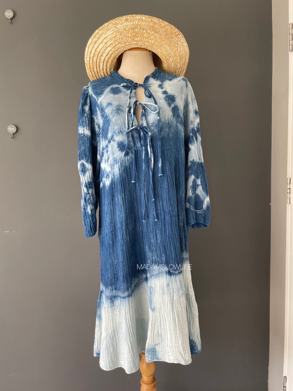 ชุดเดรสสวยๆ Size F ผ้าคอตตอนแบบมีเทกเจอร์ สีครามธรรมชาติ