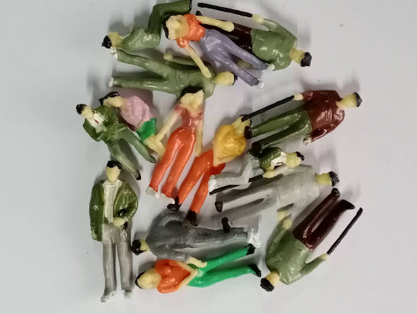 คน สเกล 1:43 ชาย-หญิง ท่านั่ง-ยืน คละแบบ / 15 ตัว