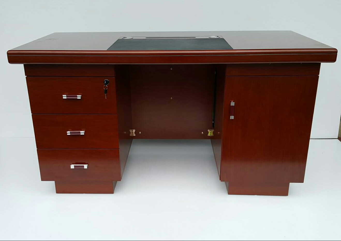 โต๊ะทำงานผู้บริหาร รุ่นKATE ขนาด 1.40 เมตร