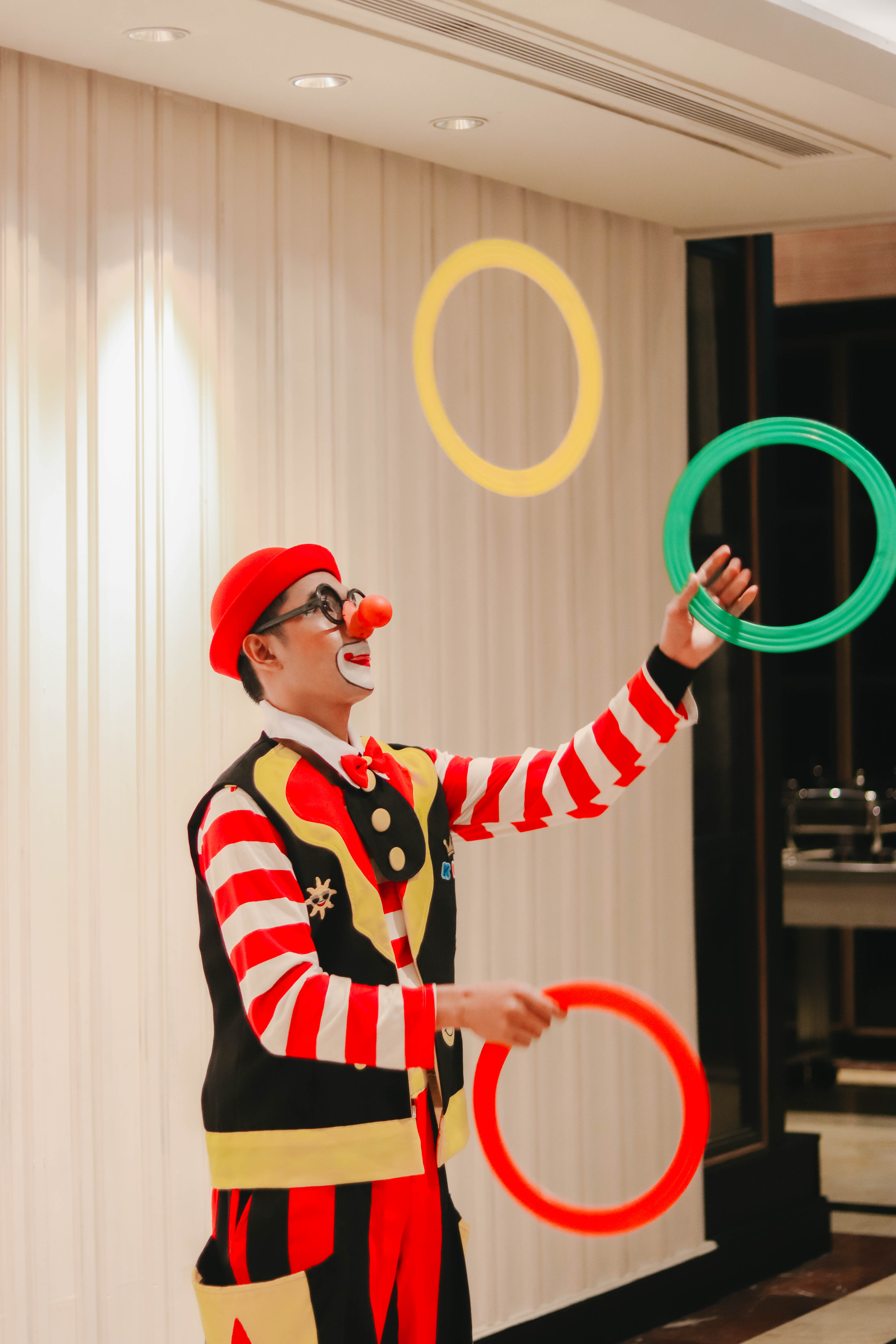 จักกลิ้งโชว์ โยนบอล โยนห่วง โยนคลับ