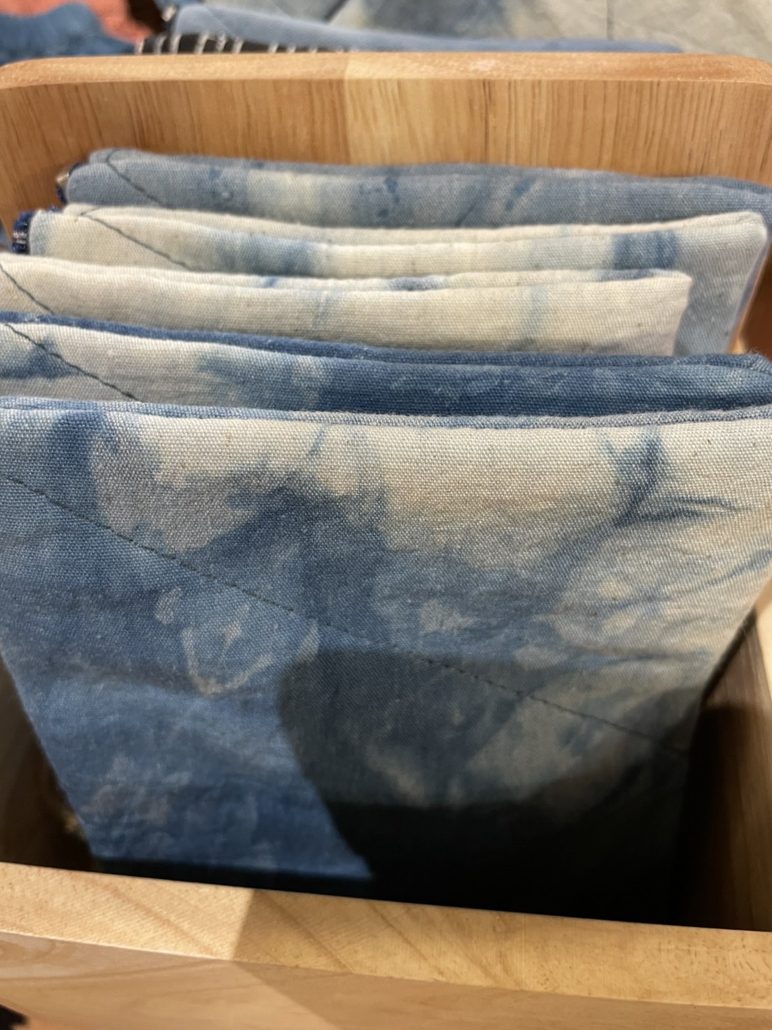 (รับผลิตออเดอร์) กระเป๋าใส่เหรียญ5.5"x4" ย้อมคราม คละลาย