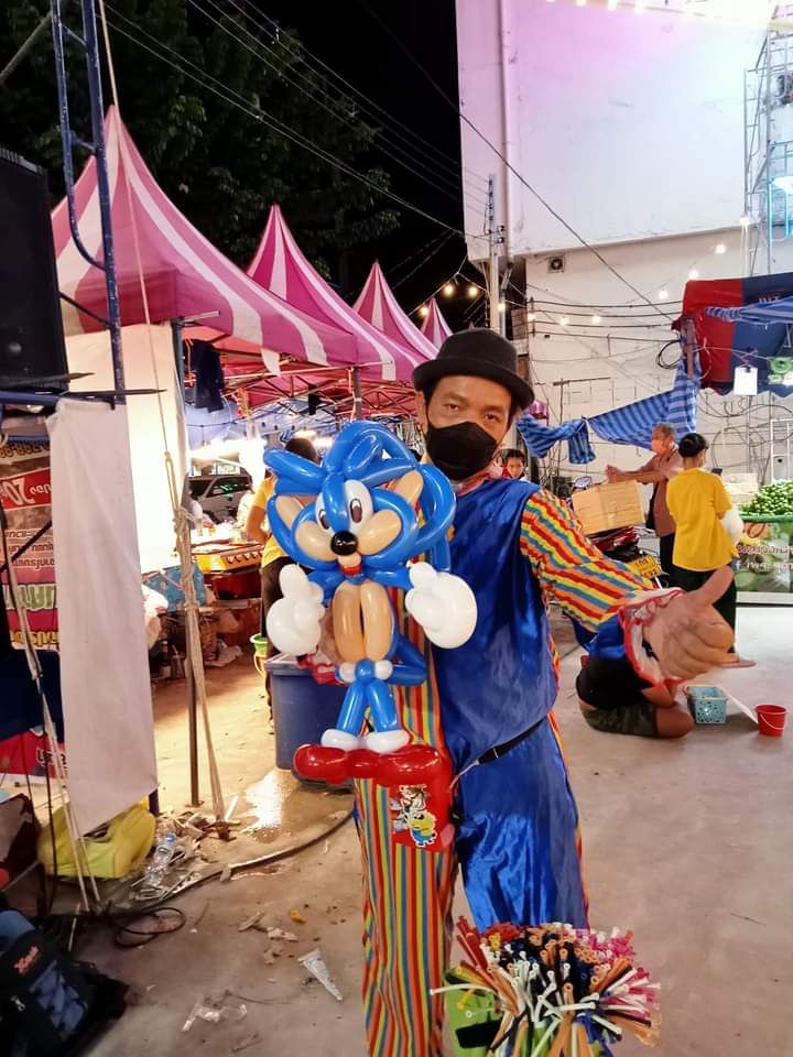 ตัวตลกโบโซ่ บิดลูกโป่ง แจกในงาน ฝีมือขั้นเทพ ตัวการ์ตูน ดอกไม้เป็นช่อสวยงาม