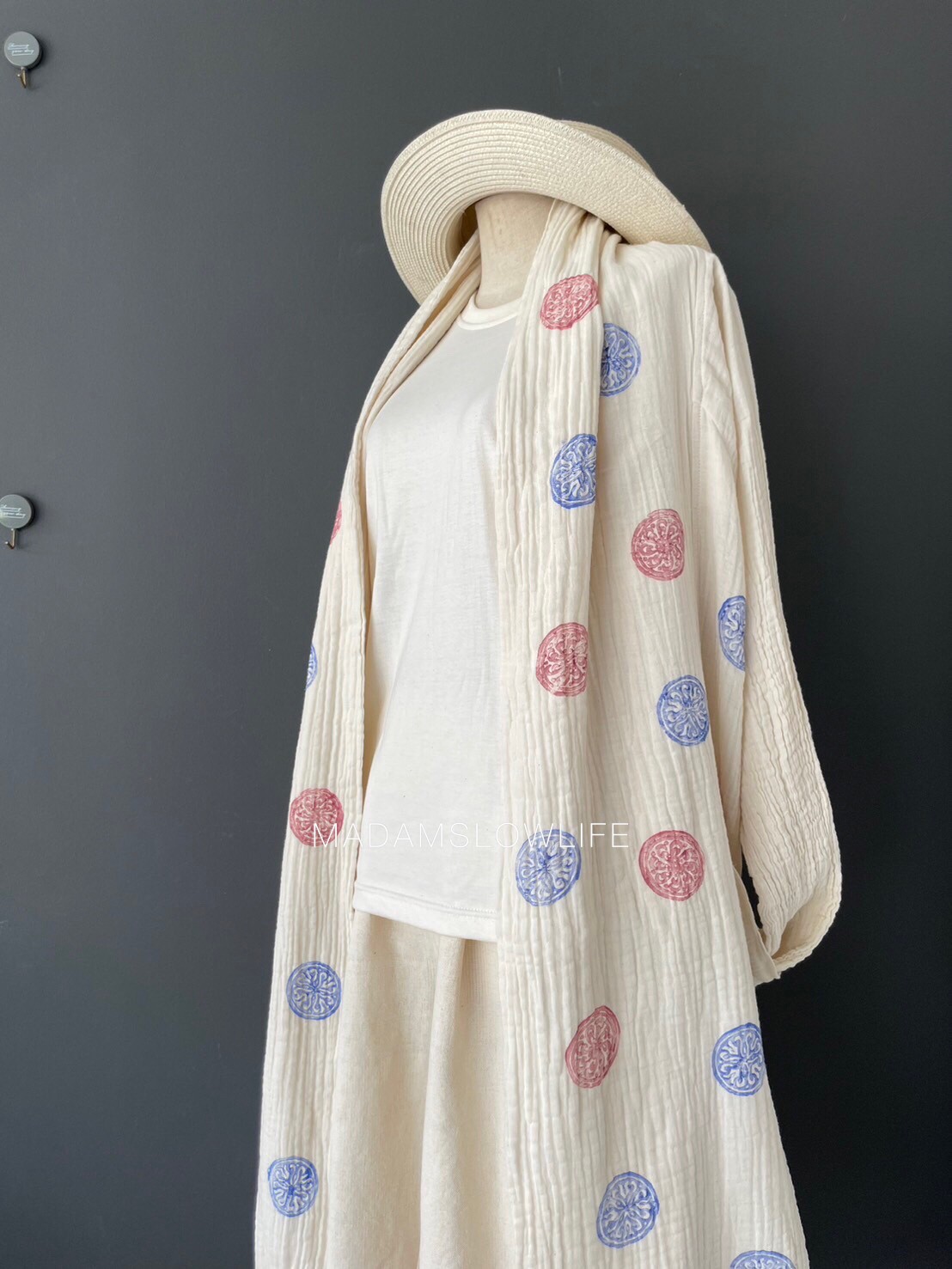 เสื้อคลุม ตัวยาว Over Coat Long เนื้อผ้าคอตตอนพรีเมียม พิมพ์ลายด้วยมือโดยใช้บล็อคไม้จับคู่สีสวย สีฟ้าและสีชมพู