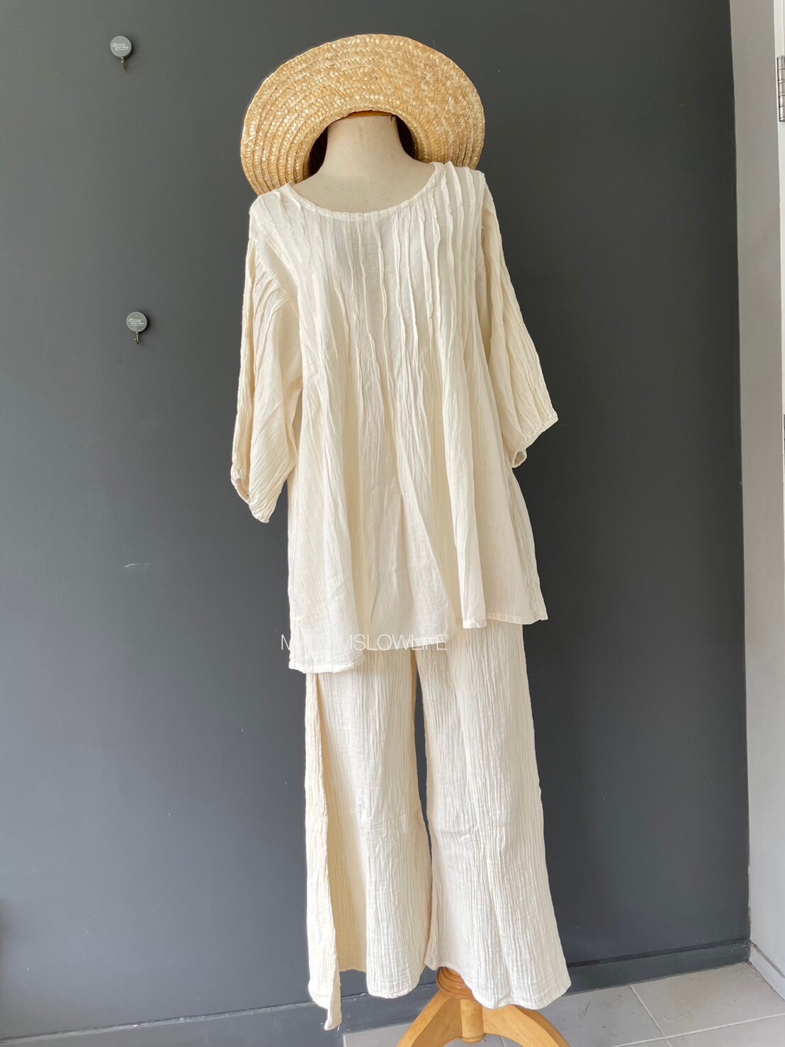 เสื้อ+กางเกงขายาว สีขาวออฟไวท์ สวมใส่สบาย Size:F