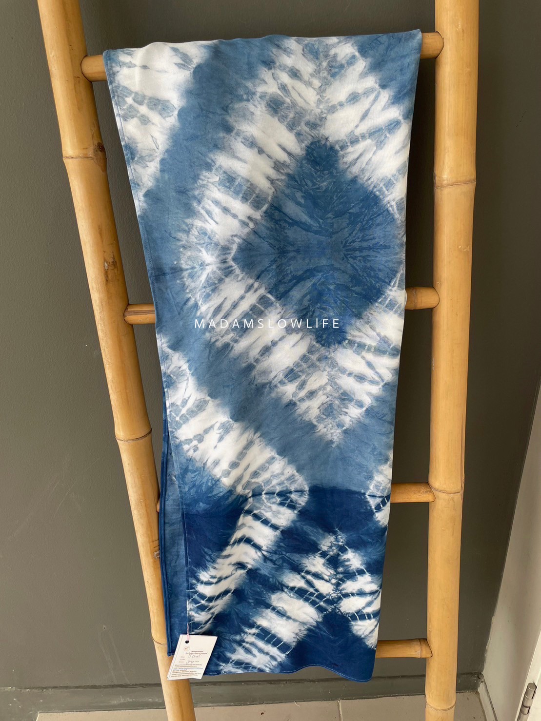 ผ้าพันคอ เนื้อผ้าเรย่อนพรีเมียม กว้าง 50 เซนติเมตร ยาว 130 เซนติเมตร