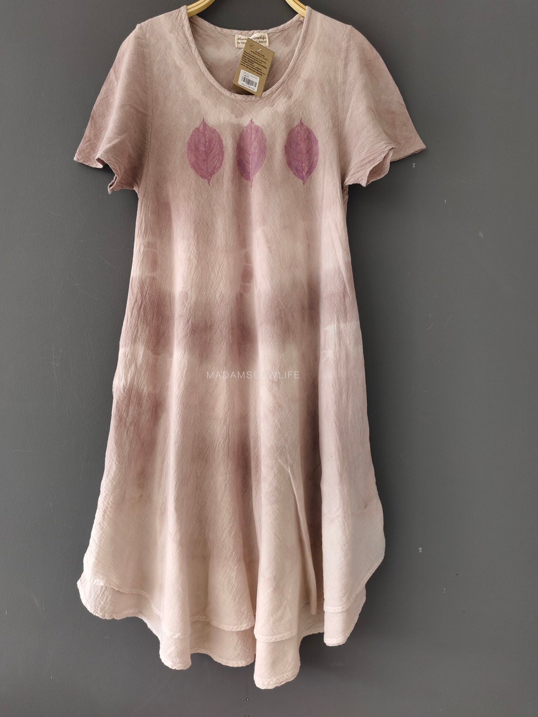 เดรสผู้หญิงระบายชาย มัดย้อมสีม่วงธรรมชาติจากเปลือกไม้ใบไม้พิมพ์ลายด้วยใบไม้จากสีปลอดสารพิษ Size: F