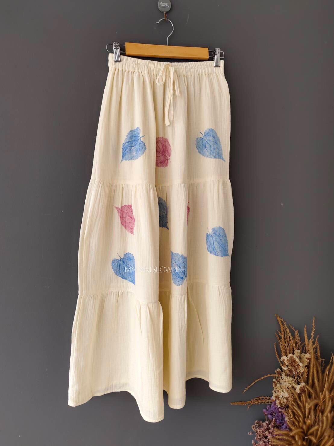กระโปรงระบาย Size F เนื้อผ้าคอตตอนมีเทกเจอร์ พิมพ์ลายด้วยใบไม้ใช้สีปลอดสารพิษ