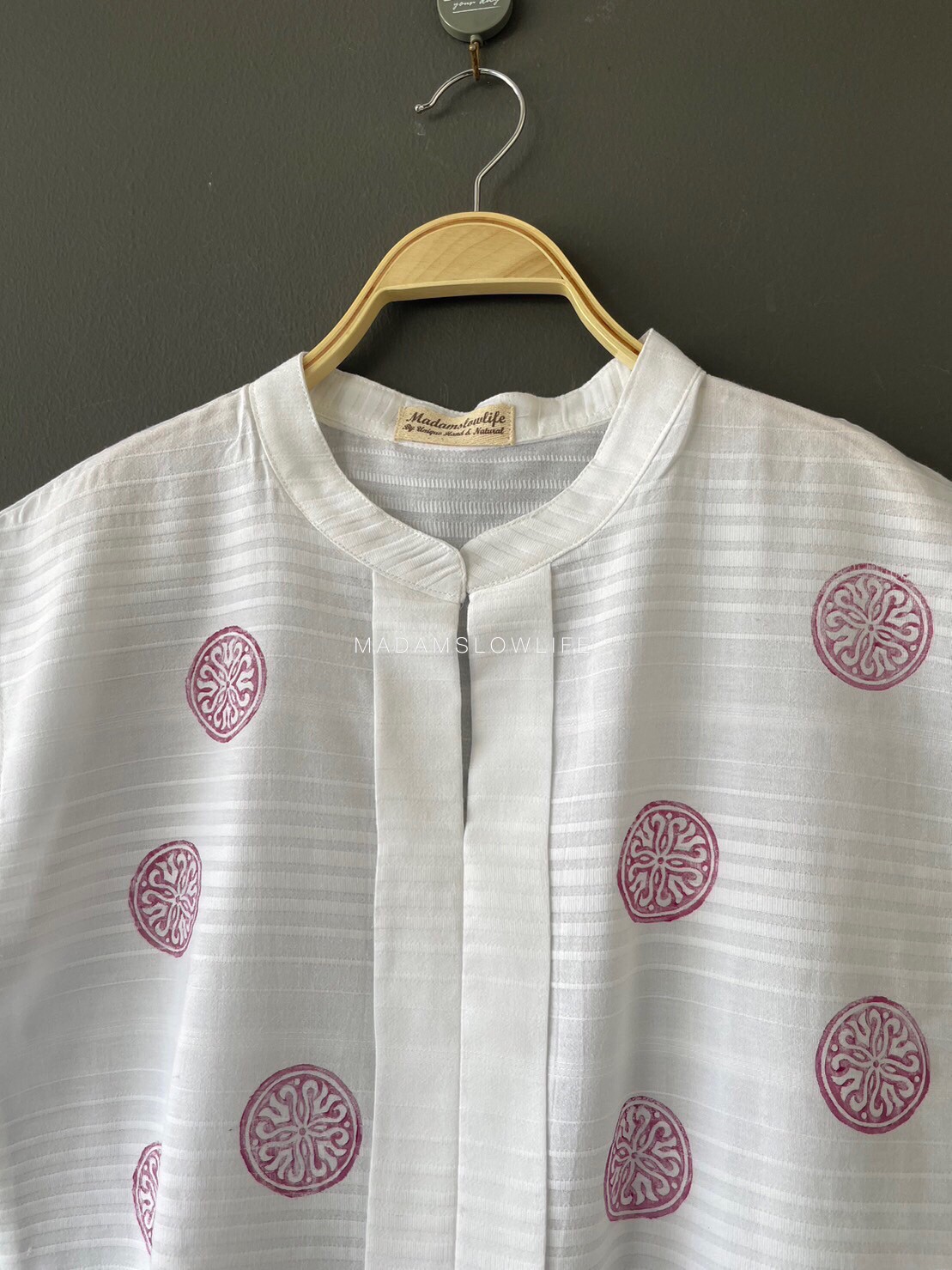 เสื้อผู้หญิง Size:F เนื้อผ้าคอตตอนแบบมีเทกเจอร์ พิมพ์ลายด้วยมือจากบล็อคไม้โดยใช้สีปลอดสารพิษ