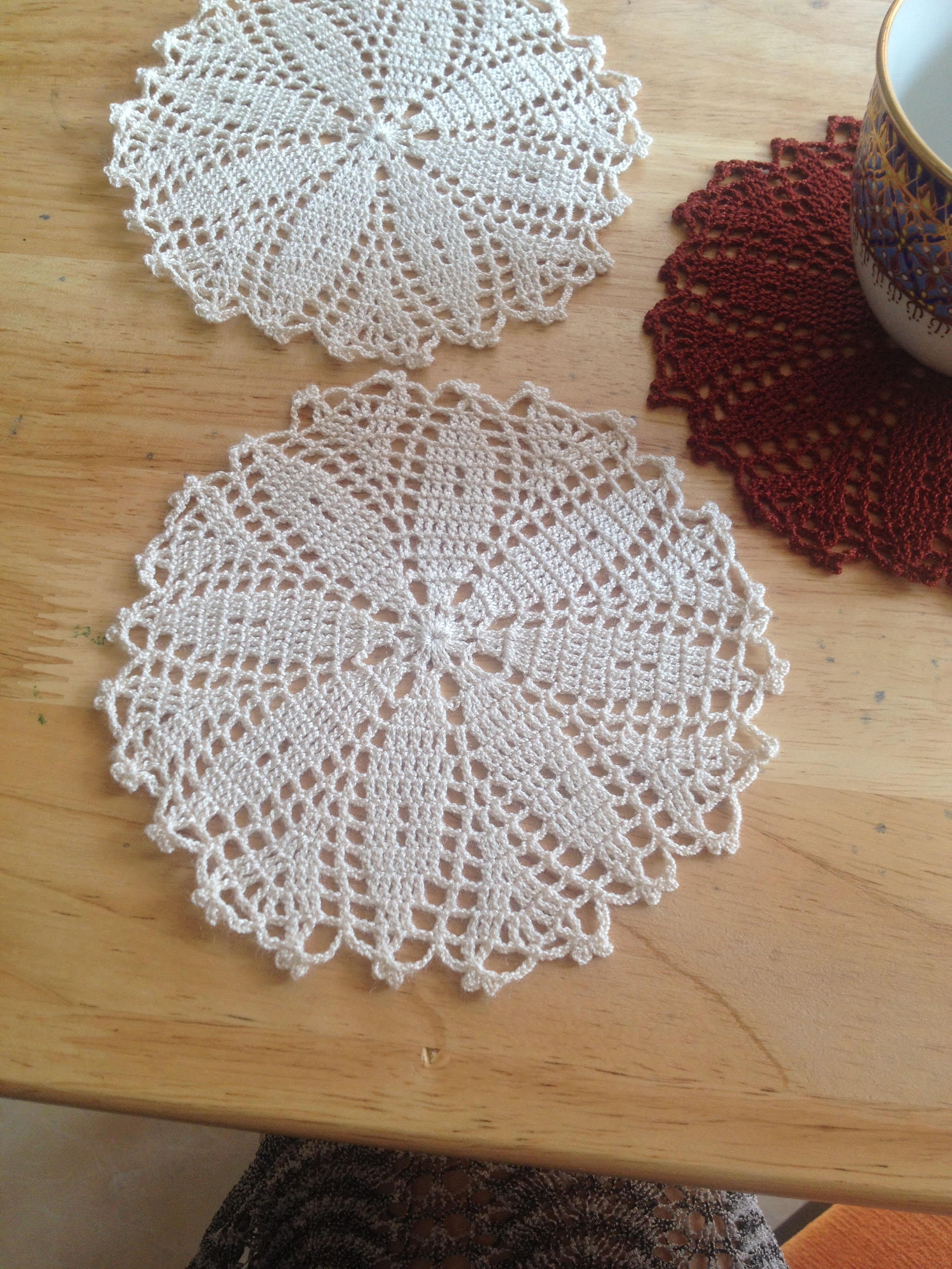 ที่รองแก้ว รองแจกัน ประดับโครเชต์ สีส้ม สีดำ Crochet S12