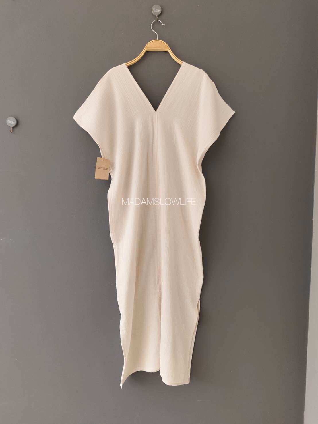 เดรสทรงคอวี Size F อก 36-40 นิ้ว ยาว 45 นิ้ว