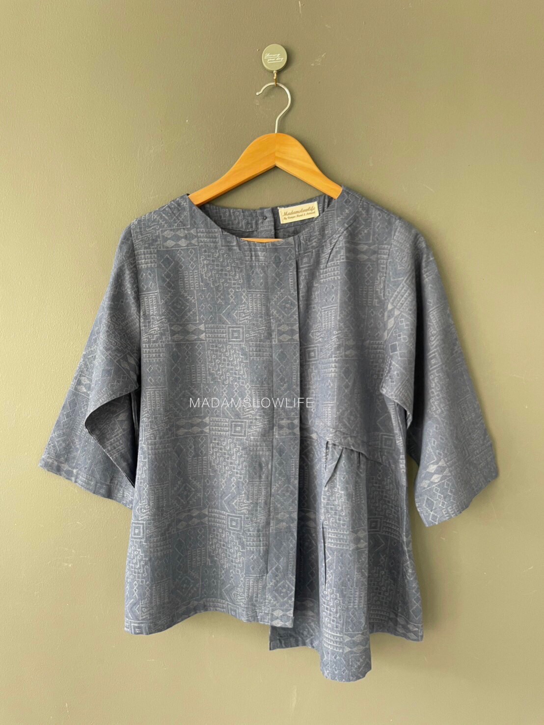 เสื้อผู้หญิง Size F อก 36-42 นิ้ว แขนยาว 16 นิ้ว ยาว 21 นิ้ว