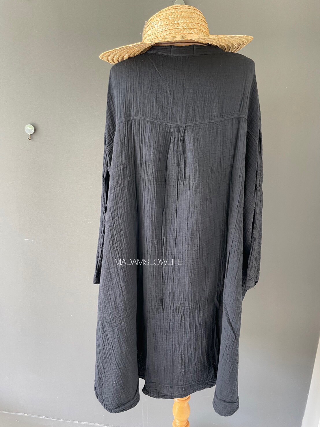 เสื้อตัวยาว Size F อก 36-55 นิ้ว แขนยาว 17 นิ้ว สะโพก 36-60 นิ้ว ยาว 40 นิ้ว