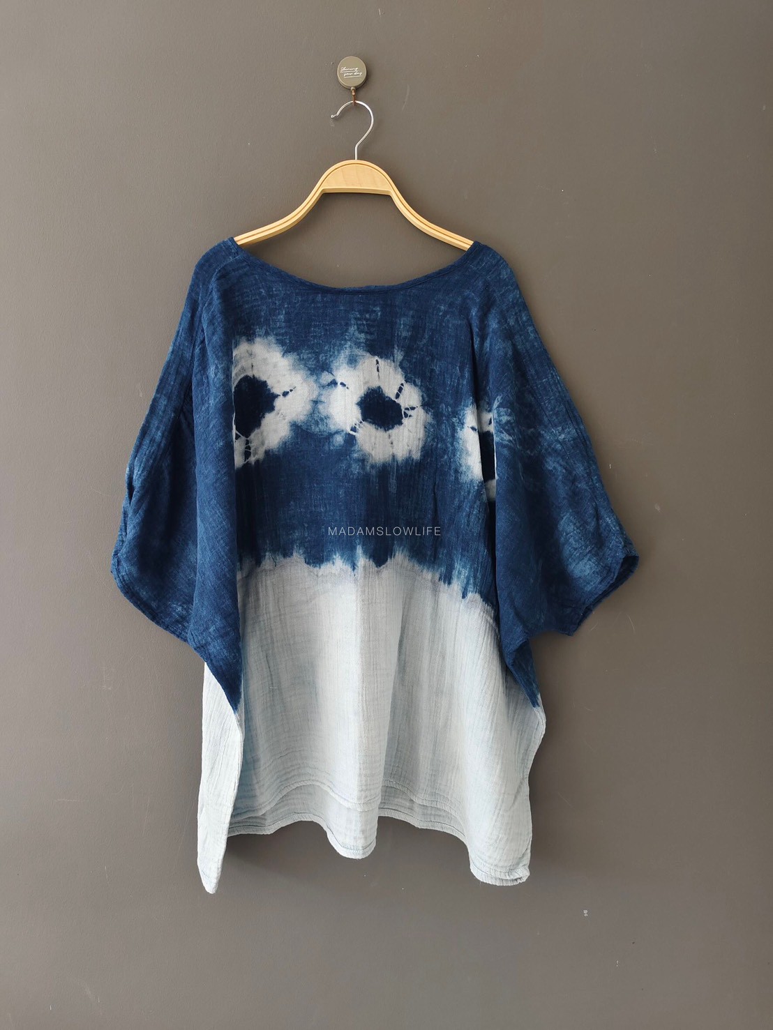 เสื้อคอปาดแขน5ส่วน ตกแต่งกระดุมไม้ตรงปลายแขนเสื้อ Size:F