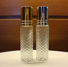 ขวดแก้วลายคริสตัลฝาลูกกลิ้งสีเงินสีทองใส่น้ำมันหรือพิมพ์เสนน้ำขนาด 8 ml.ขายส่ง100ขวด