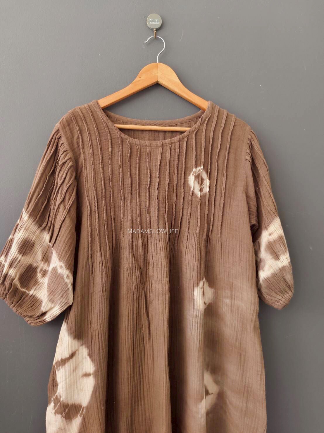 เดรสผู้หญิงแขนบอลลูน มัดย้อมสีน้ำตาล Size: F