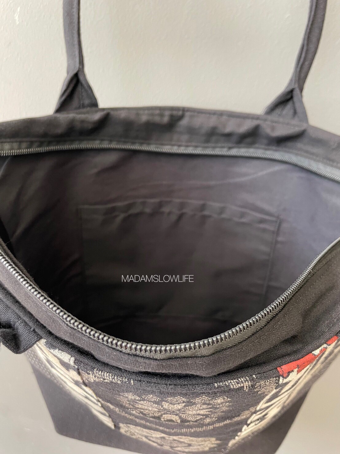 กระเป๋าผ้า กว้าง 15 นิ้ว สูง 12 นิ้ว ก้นขยาย 4.5 นิ้ว