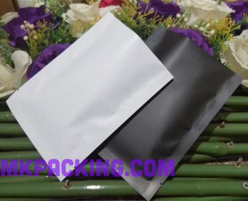 ถุงซีล 3 ด้าน -- สีดำด้าน