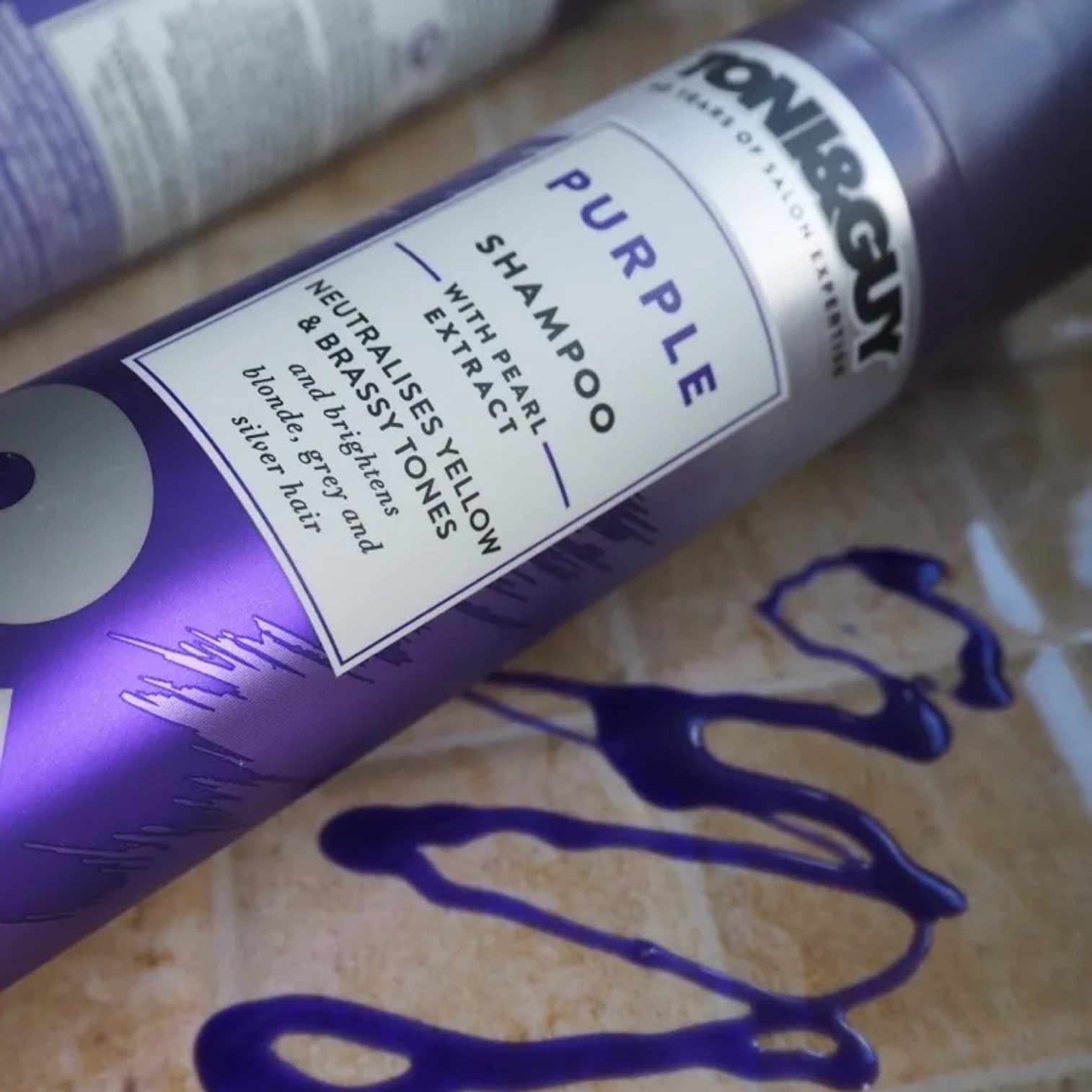 Toni&Guy Purple Shampoo With Pearl Extract 250ml แชมพูสระผมสูตรพรีเมี่ยมเพื่อผมนุ่มลื่นสลวยมีน้ำหนักเป็นธรรมชาติสินค้านำเข้าจากออสเตรเลียของแท้พร้อมส่ง