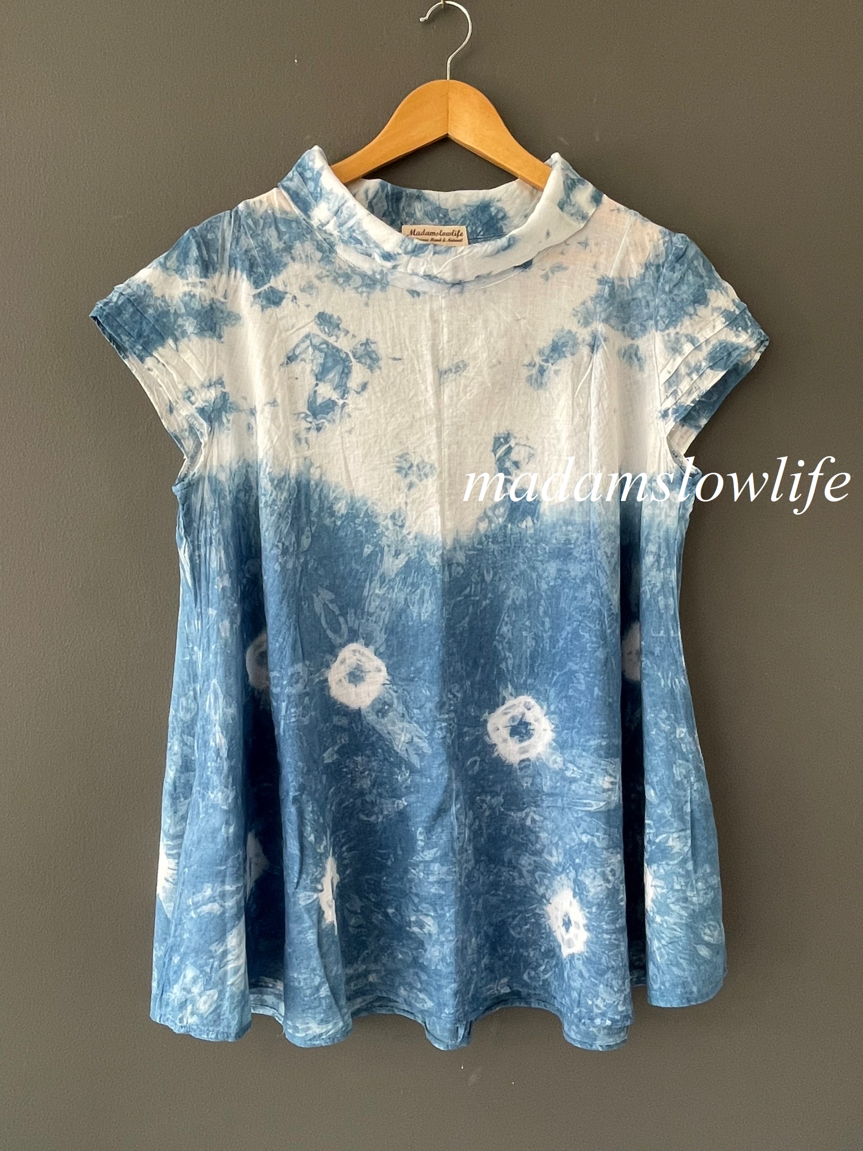 เสื้อคอพับ A คอตตอน 100% เนื้อนิ่ม ย้อมและพิมพ์มือสีปลอดสารพิษ มีให้เลือก4สี