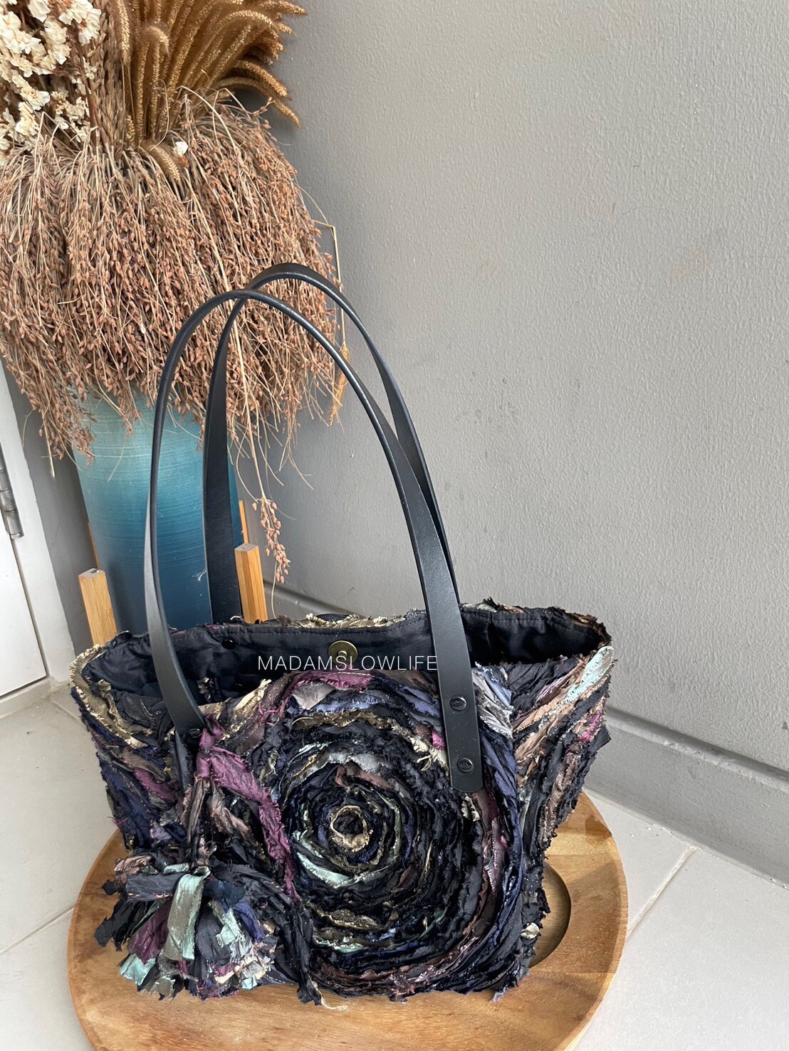 กระเป๋า Hand made สูง 7 นิ้ว กว้าง 13 นิ้ว ลึก 16 นิ้ว