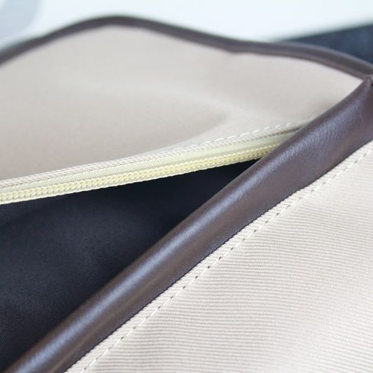 กระเป๋าสะพาย ลาย attack on titan