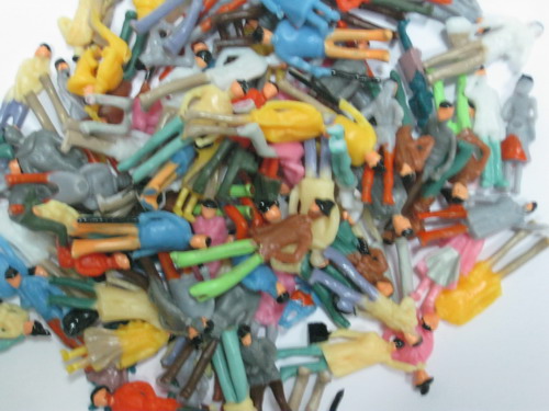 คน สเกล 1:100 คละแบบ (ยืน-นั่ง) / 50 ตัว