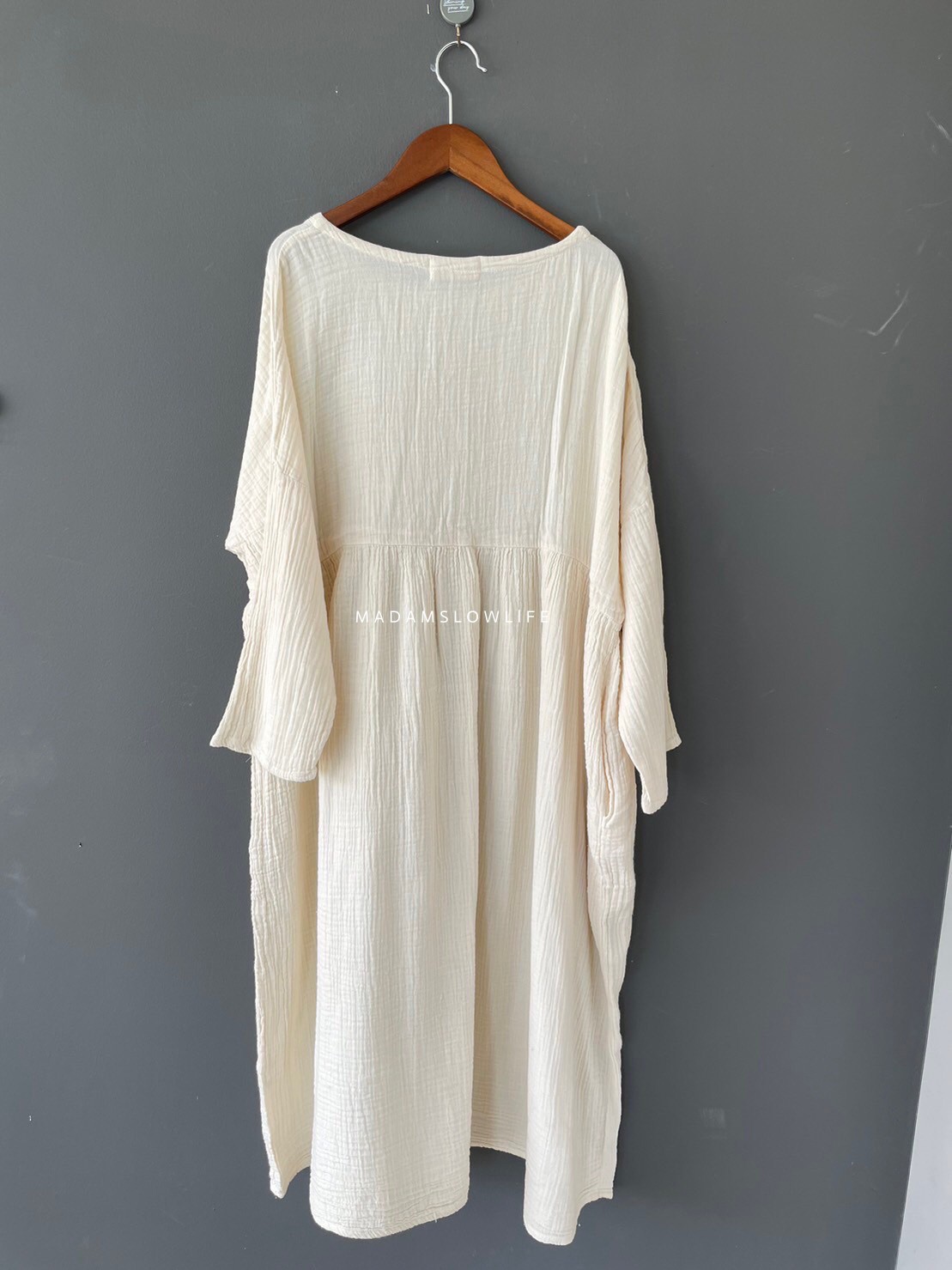 ชุดแซกยาวสีครีม off white Size F