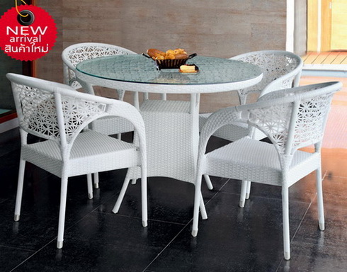 ชุดโต๊ะหวายกลมสีขาว หน้าโต๊ะปูกระจก ขนาด 100*77 ซม. พร้อมเก้าอี้ 4 ตัว