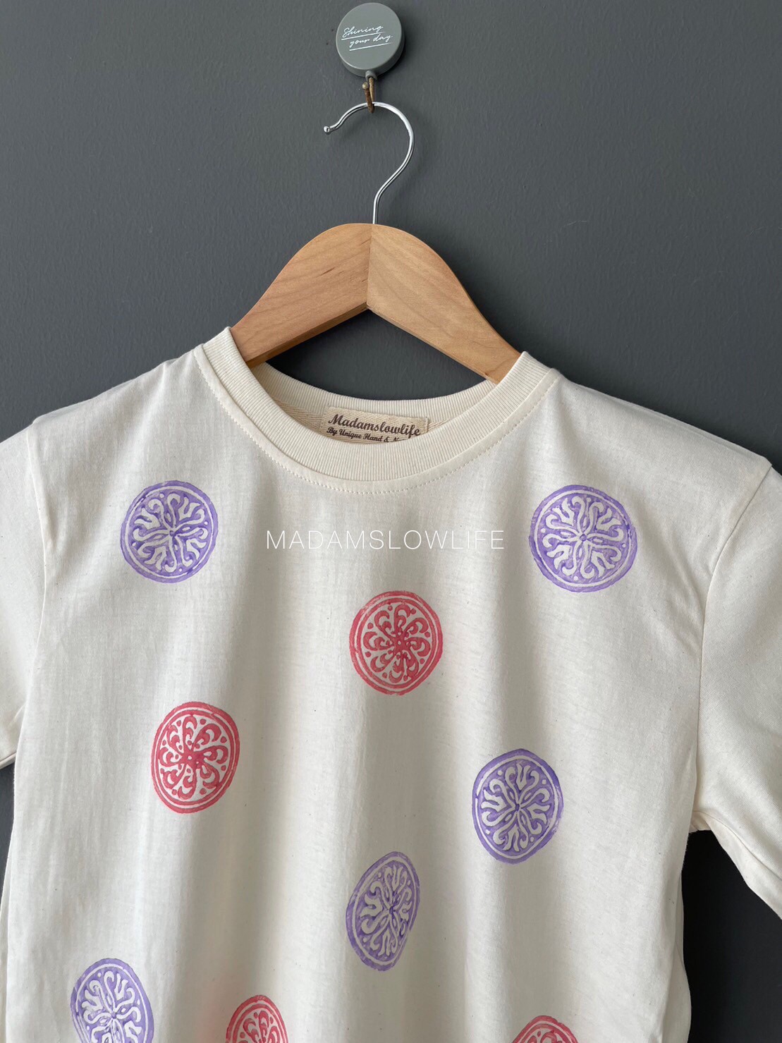 เสื้อยืดงานพิมพ์มือจากบล็อคไม้โดยใช้สีปลอดสารพิษ มีSize:XS,S,M,L,XL,2XL