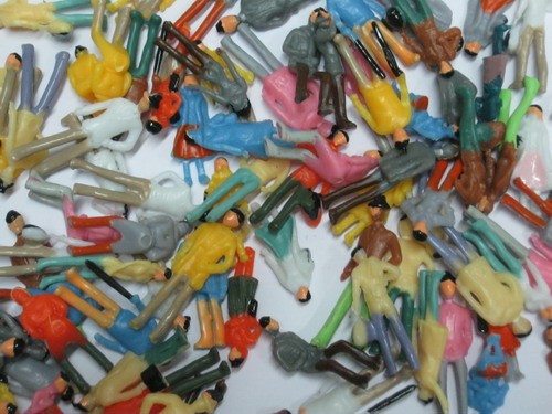 คน สเกล 1:100 คละแบบ (ยืน-นั่ง) / 50 ตัว