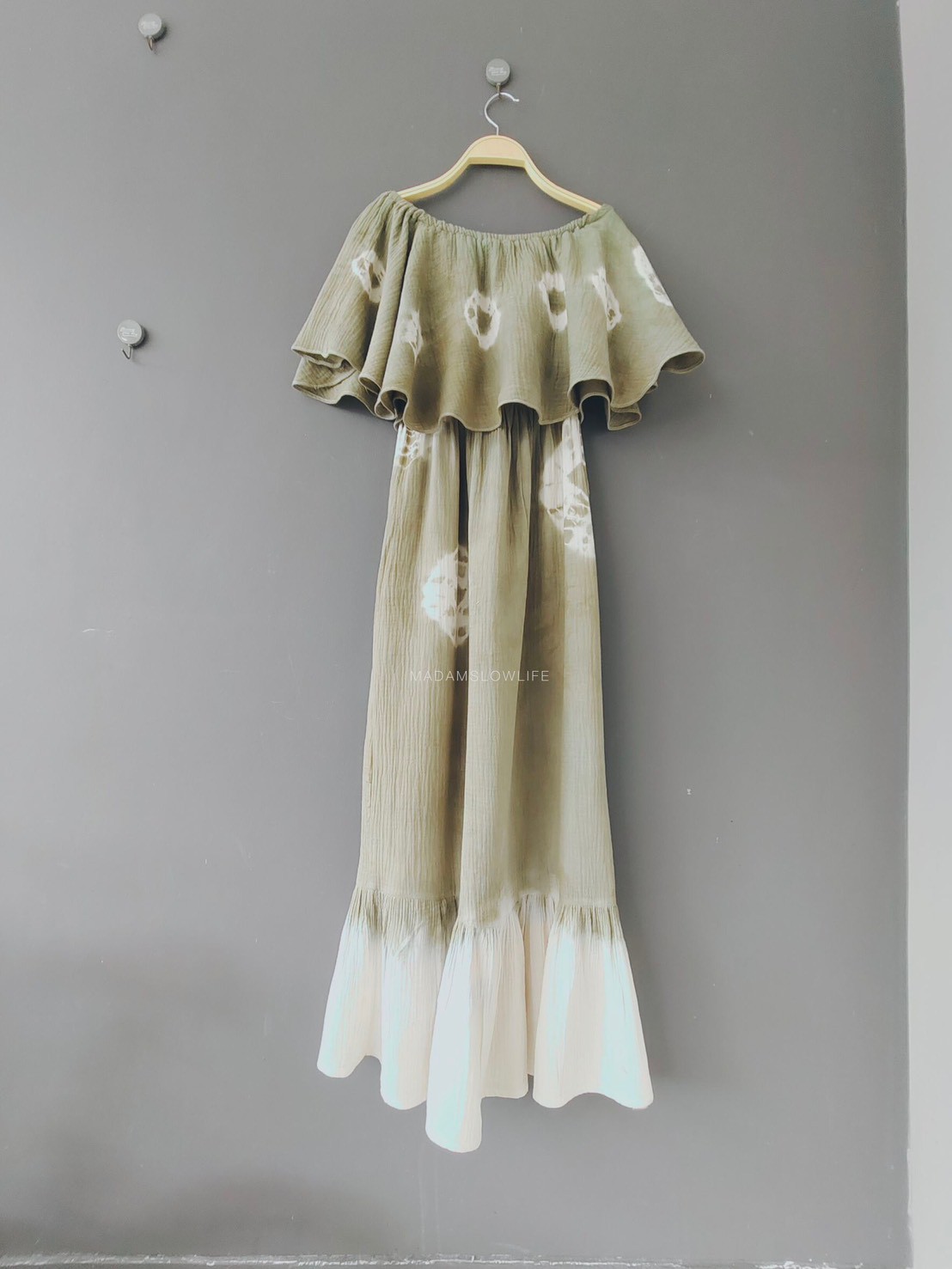 ชุดเดรสทรงคุณหนูให้ลุคน่ารัก มัดย้อมสีเขียวขี้ม้า Size: F