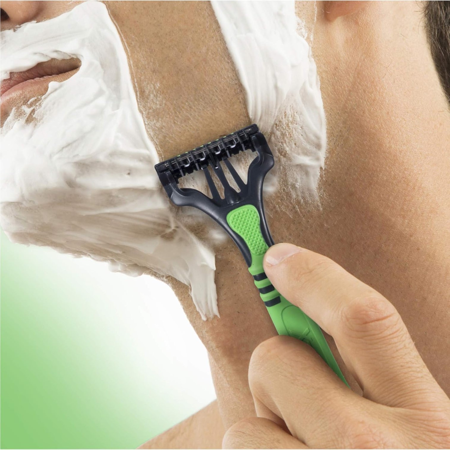 Schick Xtreme3 Sensitive Disposable Razors, 4 Count Aloe Comfort Strip ชุดมีดโกนหนวดสำหรับผิวบอบบางแพ้ง่ายแพ็ค 4 ชิ้น