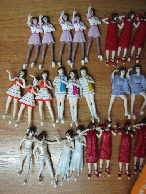 ฟิคเกอร์นักร้องสาว ขนาด 5 ซ.ม. ชุด 10 ตัว (งานญี่ปุ่น)