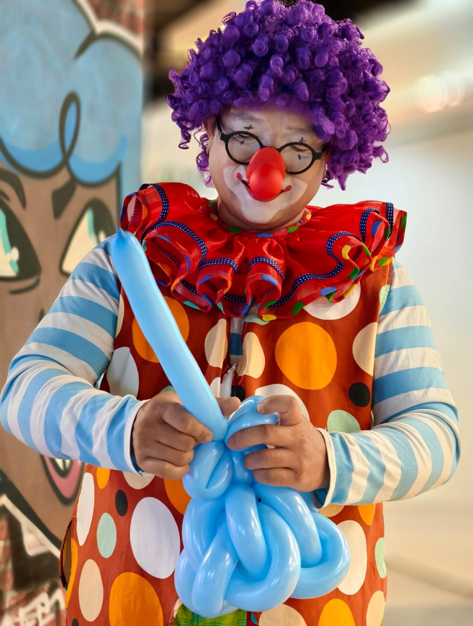 ตัวตลกโบโซ่ บิดลูกโป่ง แจกในงาน ฝีมือขั้นเทพ ตัวการ์ตูน ดอกไม้เป็นช่อสวยงาม