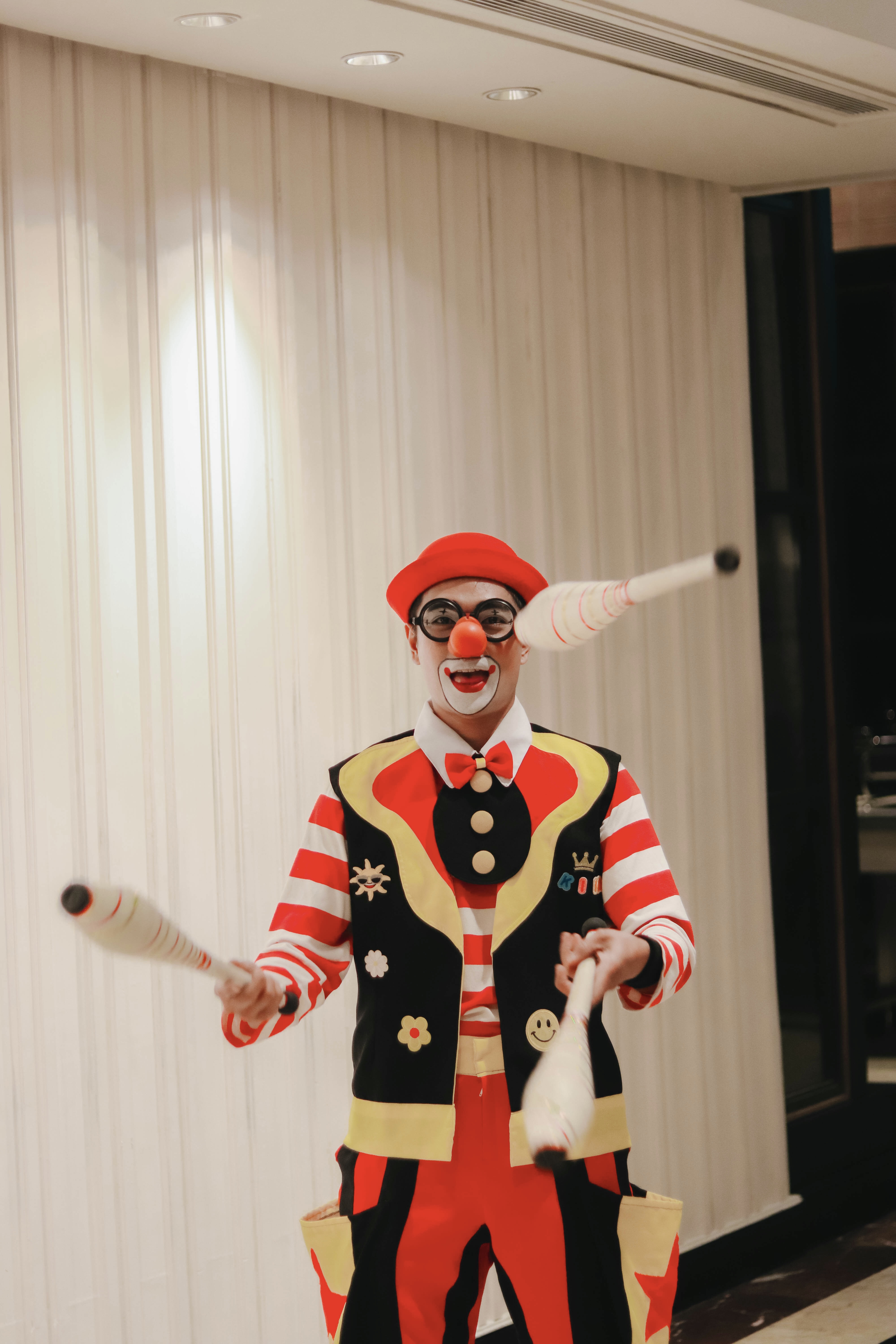 จักกลิ้งโชว์ โยนบอล โยนห่วง โยนคลับ