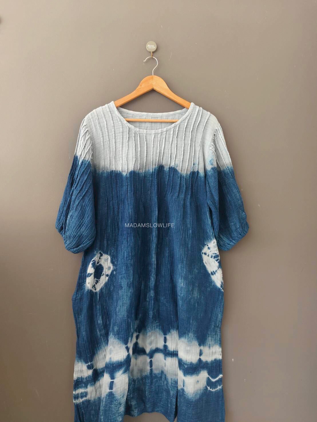 เดรสผู้หญิงแขนบอลลูน มัดย้อมสีคราม Size: F