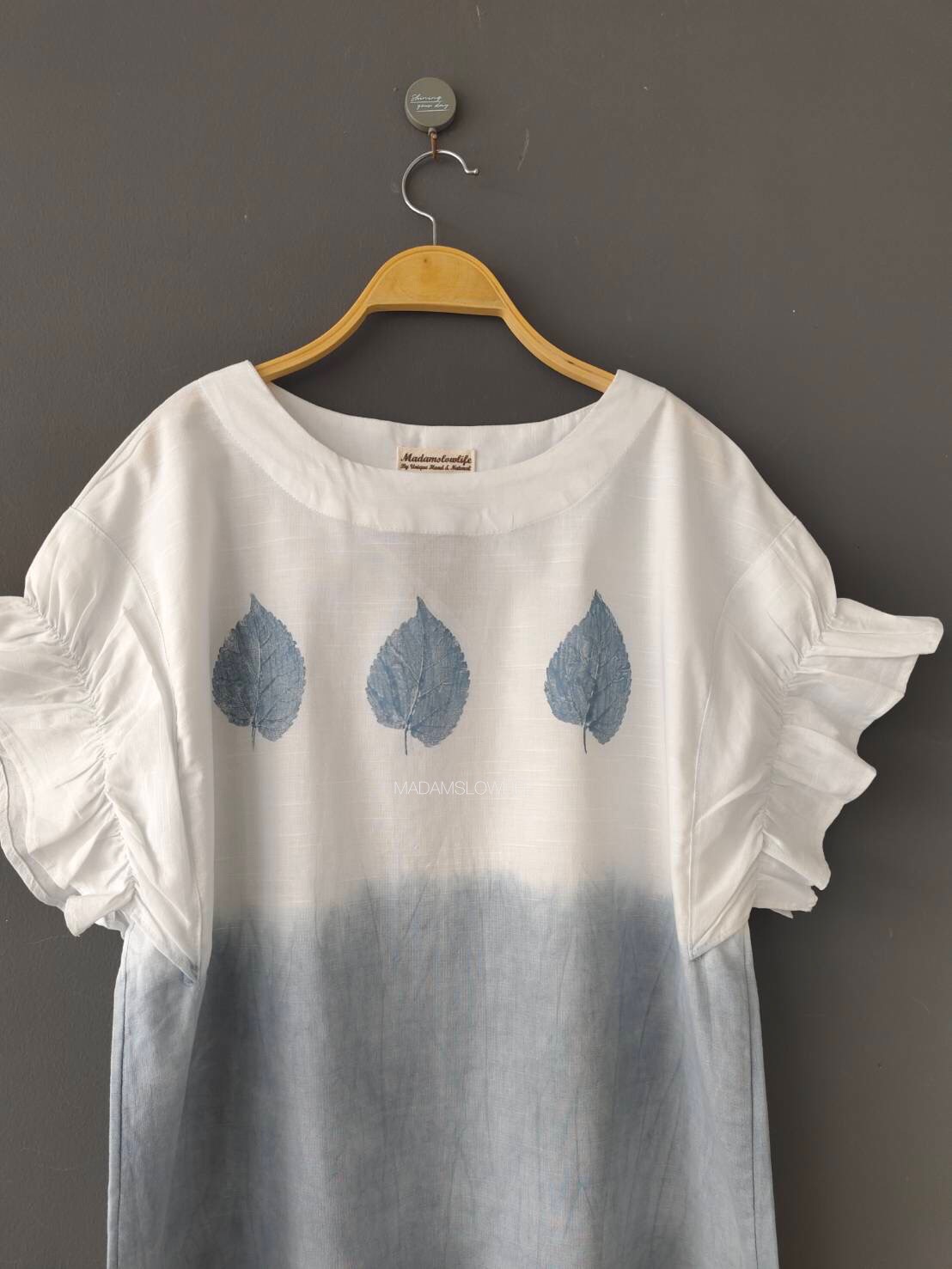 เสื้อผู้หญิง ระบายแขน Size F มัดย้อมสีเทาทูโทน พิมพ์ด้วยใบไม้จากสีปลอดสารพิษ