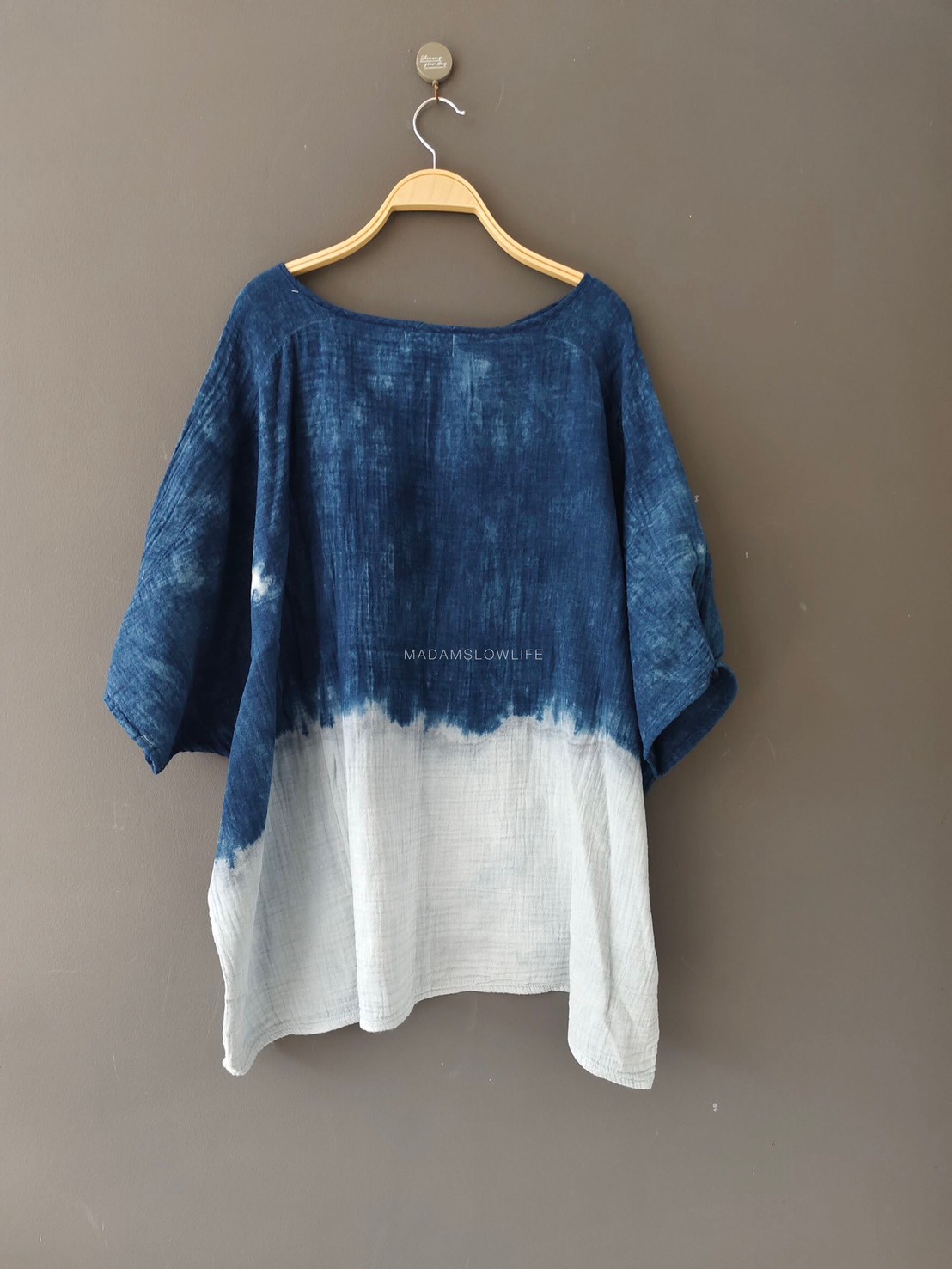 เสื้อคอปาดแขน5ส่วน ตกแต่งกระดุมไม้ตรงปลายแขนเสื้อ Size:F