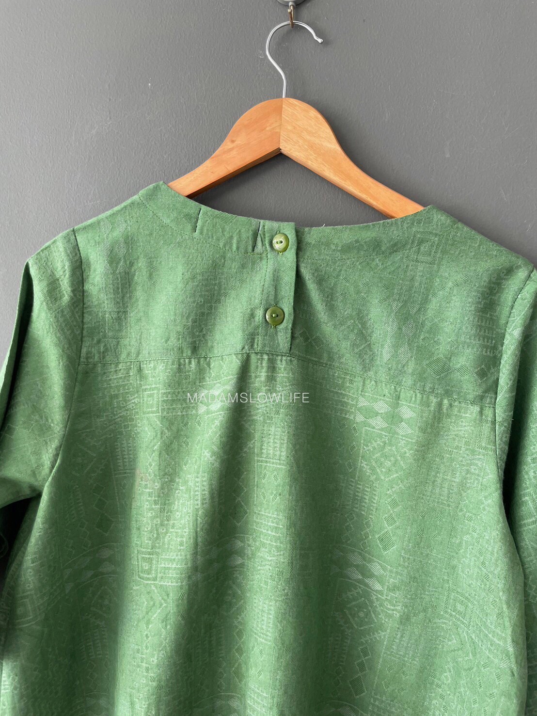 เสื้อผู้หญิง Size F อก 36-42 นิ้ว แขนยาว 16 นิ้ว ยาว 21 นิ้ว