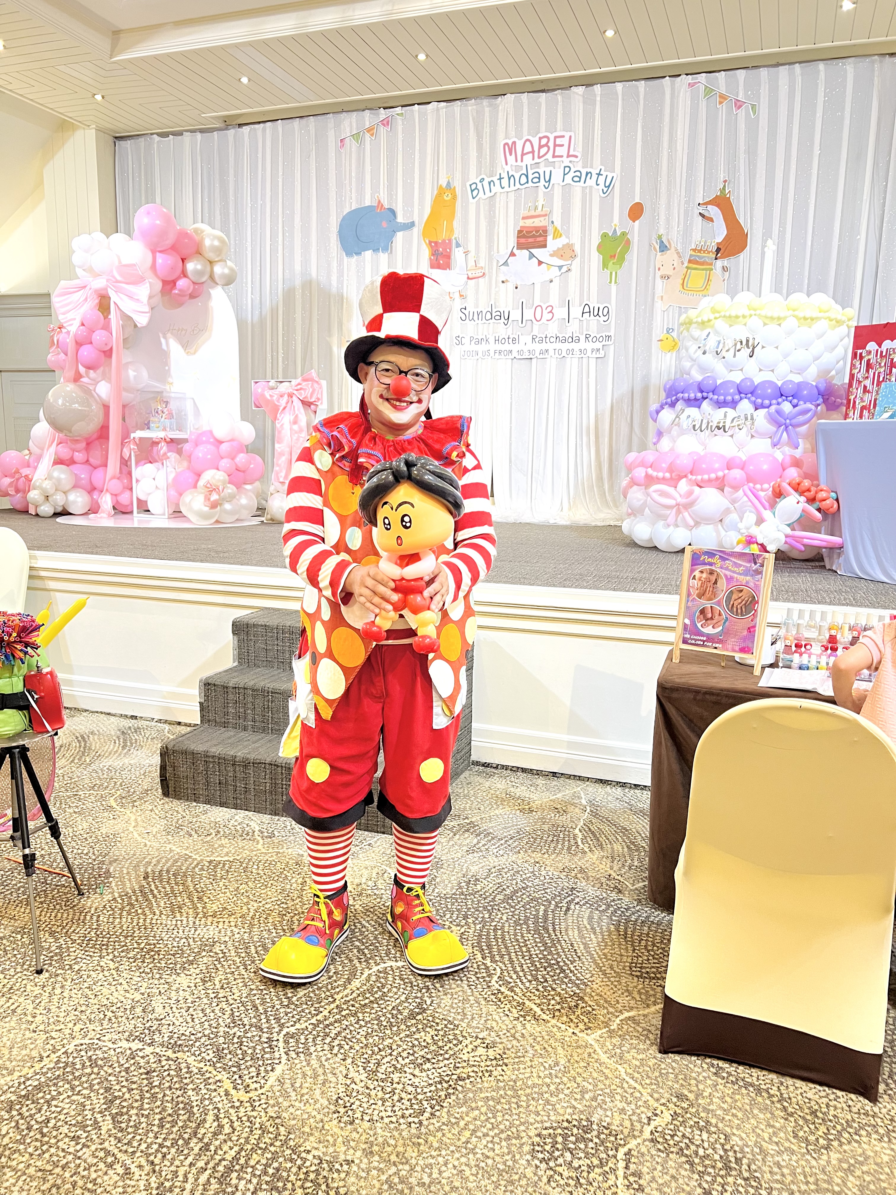 ตัวตลกโบโซ่ บิดลูกโป่ง แจกในงาน ฝีมือขั้นเทพ ตัวการ์ตูน ดอกไม้เป็นช่อสวยงาม